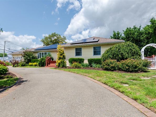 3275 Bay Front Drive, Baldwin NY 11510