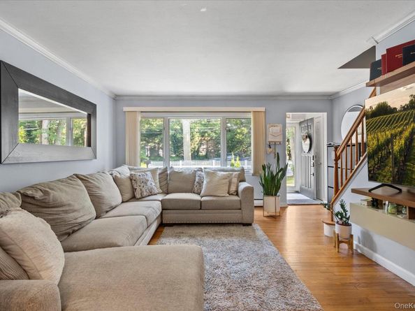 135 Woodlawn Avenue, Saint James NY 11780