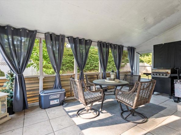135 Woodlawn Avenue, Saint James NY 11780