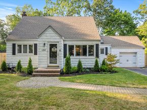 135 Woodlawn Avenue, Saint James NY 11780