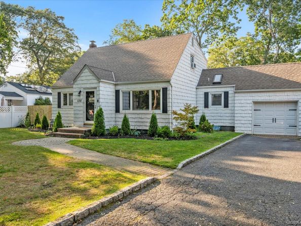 135 Woodlawn Avenue, Saint James NY 11780