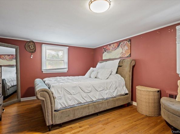 135 Woodlawn Avenue, Saint James NY 11780