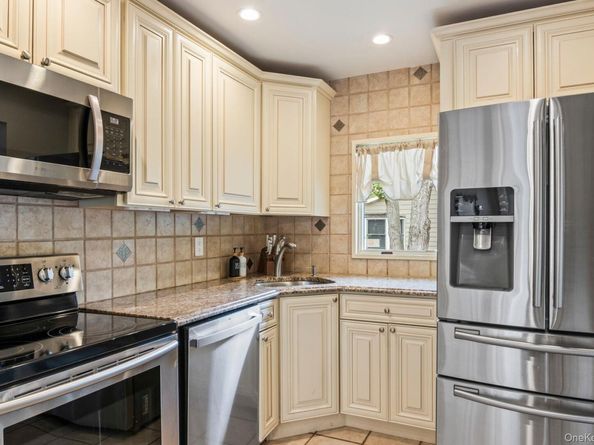 21 Fox Lane, Shoreham NY 11786
