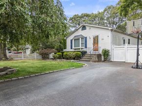 21 Fox Lane, Shoreham NY 11786
