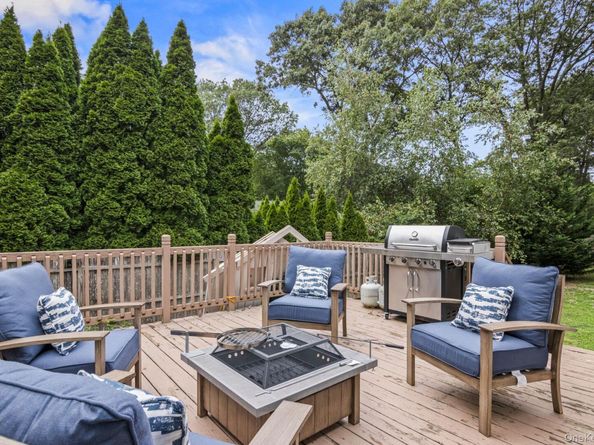 21 Fox Lane, Shoreham NY 11786