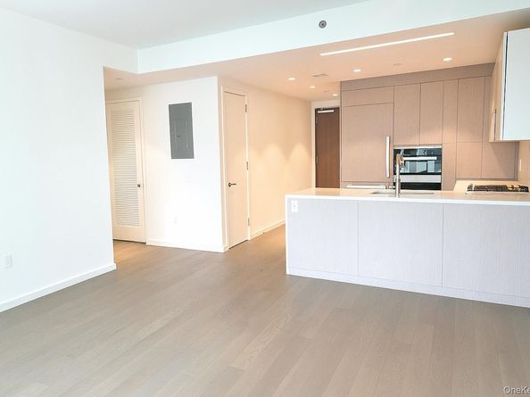 133-27 39th Avenue 5T, Flushing NY 11354