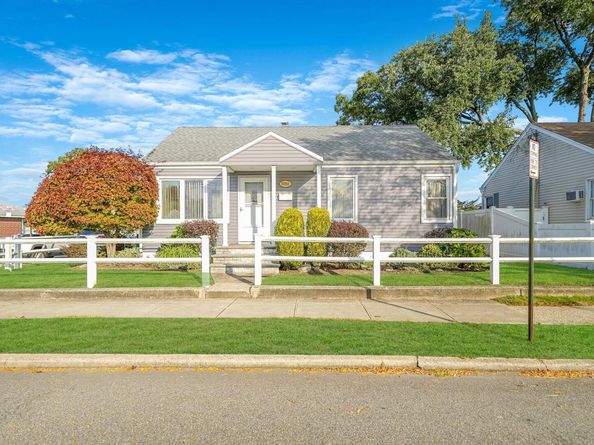 1080 N Broadway, Massapequa NY 11758