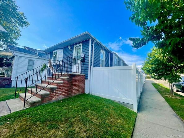 12419 6th Avenue, College Point NY 11356