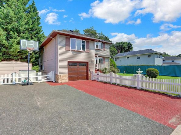 57 Elizabeth Drive, Bethpage NY 11714