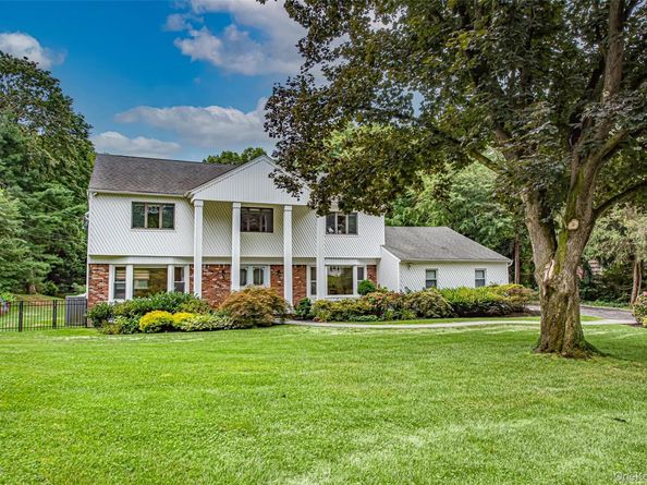 24 Norma Lane, Dix Hills NY 11746