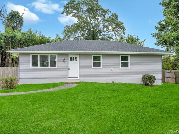 4 Stanley Drive, Shirley NY 11967