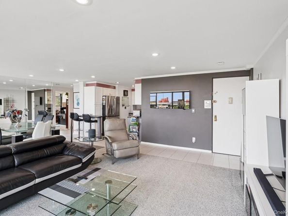 162-40 9th Avenue 8B, Beechhurst NY 11357