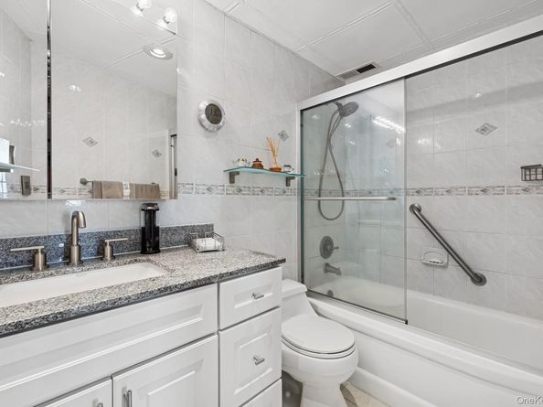 162-40 9th Avenue 8B, Beechhurst NY 11357