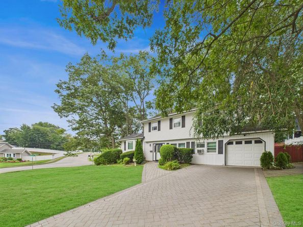 1 Barrington Drive, Wheatley Heights NY 11798