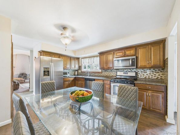 1 Barrington Drive, Wheatley Heights NY 11798