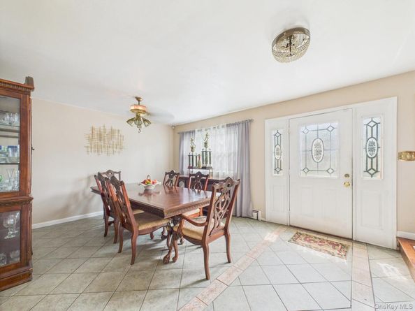 1 Barrington Drive, Wheatley Heights NY 11798