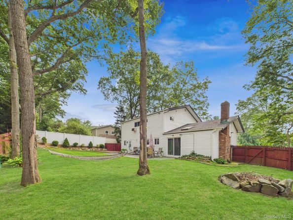 1 Barrington Drive, Wheatley Heights NY 11798