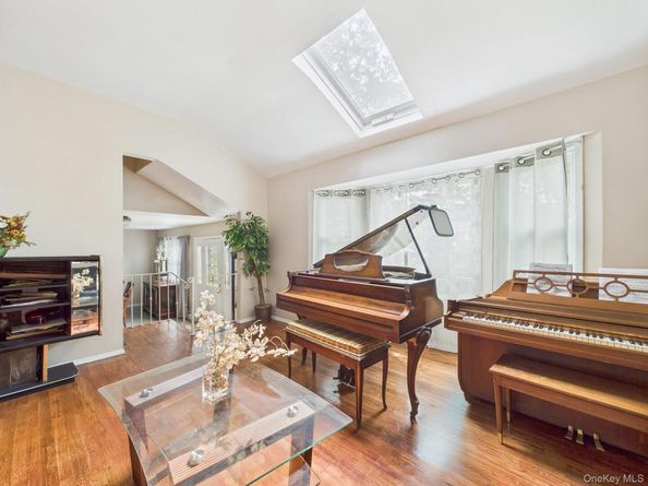 1 Barrington Drive, Wheatley Heights NY 11798