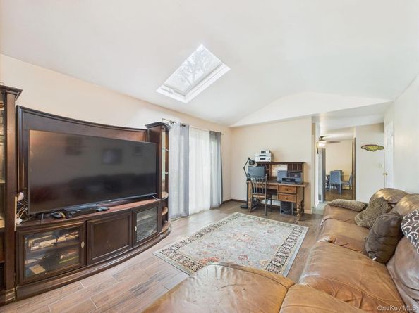 1 Barrington Drive, Wheatley Heights NY 11798