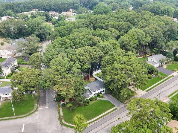 1 Barrington Drive, Wheatley Heights NY 11798