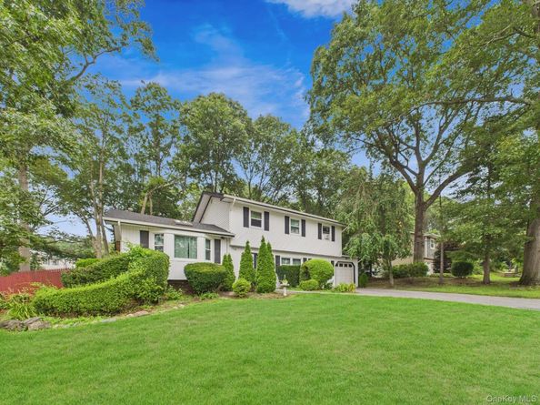 1 Barrington Drive, Wheatley Heights NY 11798