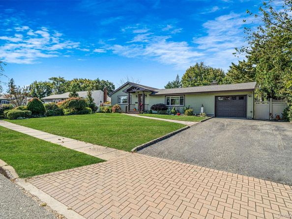 4 Starlight Drive, Commack NY 11725