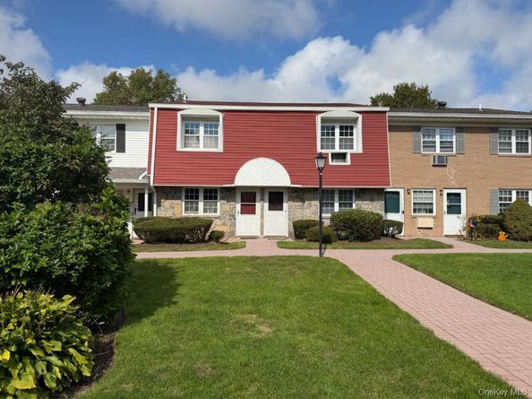 22 Springwood Drive, North Babylon NY 11703