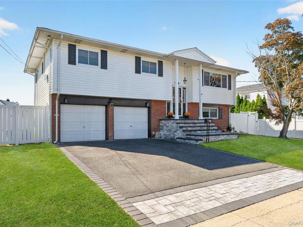 17 Sherwood Drive, Bethpage NY 11714