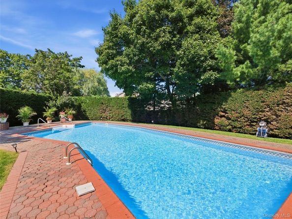 5 Major Court, Rockville Centre NY 11570
