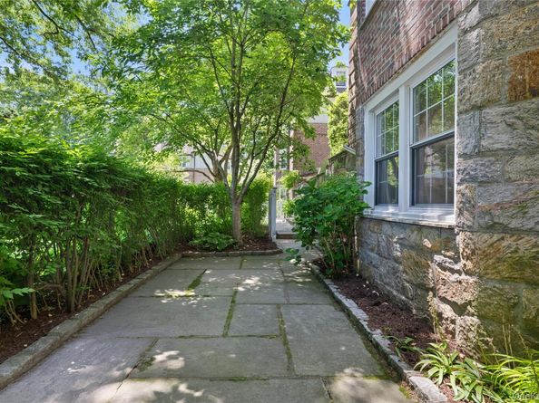 9 Sentry Place TR, Scarsdale NY 10583