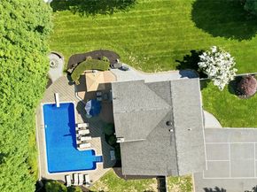 10 Mansfield Lane S, East Northport NY 11731