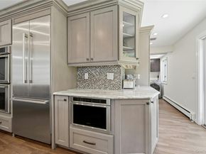 10 Mansfield Lane S, East Northport NY 11731