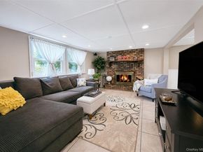 15 Cabin Lane, East Setauket NY 11733