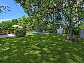 15 Cabin Lane, East Setauket NY 11733
