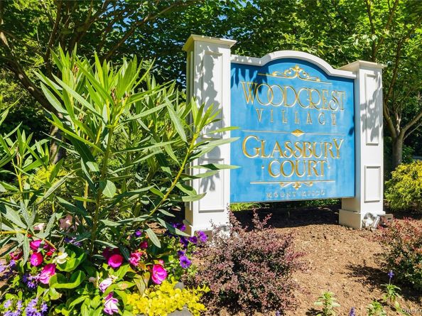 100 Woodcrest Lane 112, Mount Kisco NY 10549