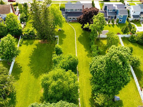 54 Twinlawns Avenue, Hicksville NY 11801