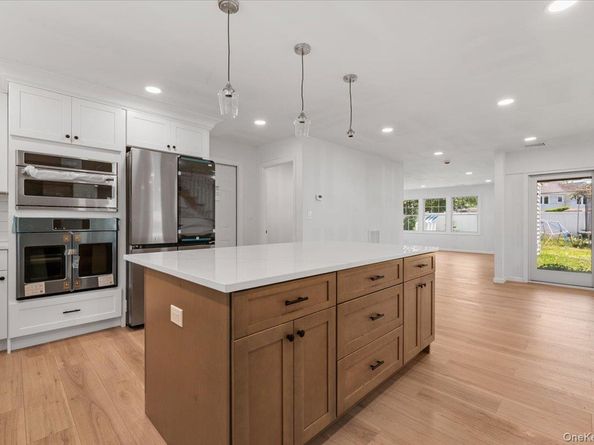 119 Sprucewood, Levittown NY 11756