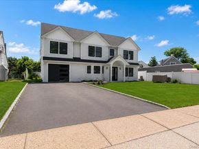119 Sprucewood, Levittown NY 11756