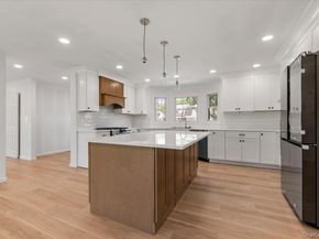 119 Sprucewood, Levittown NY 11756