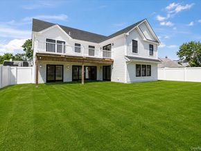 119 Sprucewood, Levittown NY 11756