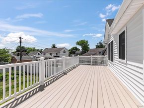 119 Sprucewood, Levittown NY 11756