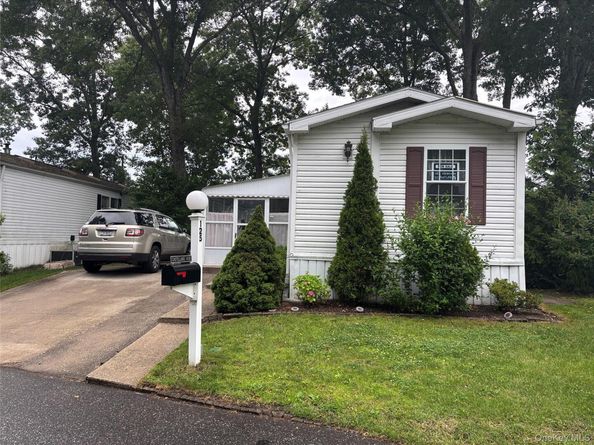 1661 Old Country Road 125, Riverhead NY 11901