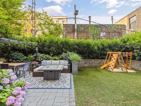 5-49 Borden Avenue 2B, Long Island City NY 11101