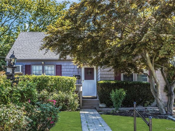 9 Kays Court, North Babylon NY 11703