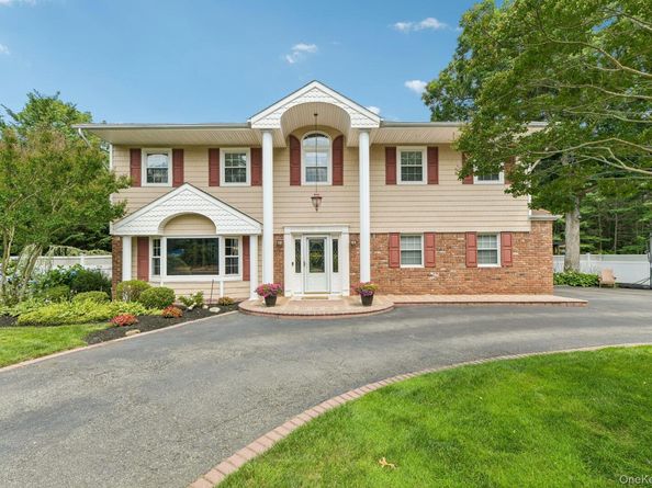 14 Thrush Court, East Northport NY 11731