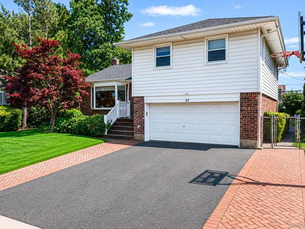 57 Blanche Street, Plainview NY 11803