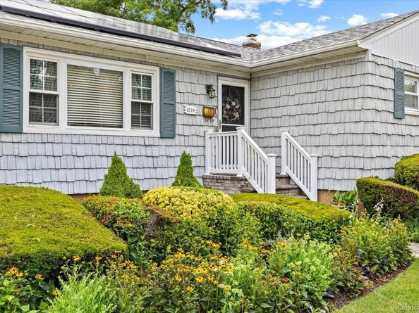 1219 Warwick Street, Uniondale NY 11553