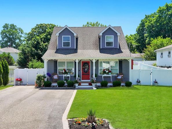 17 Walnut Road, Kings Park NY 11754