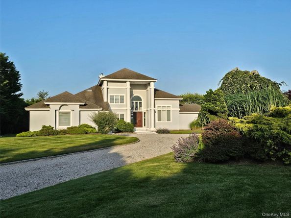 18 Pine Tree Lane, Westhampton NY 11977