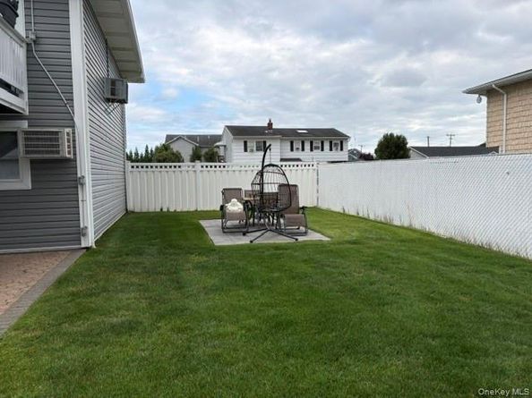 14 Wellbrock Street, Lindenhurst NY 11757